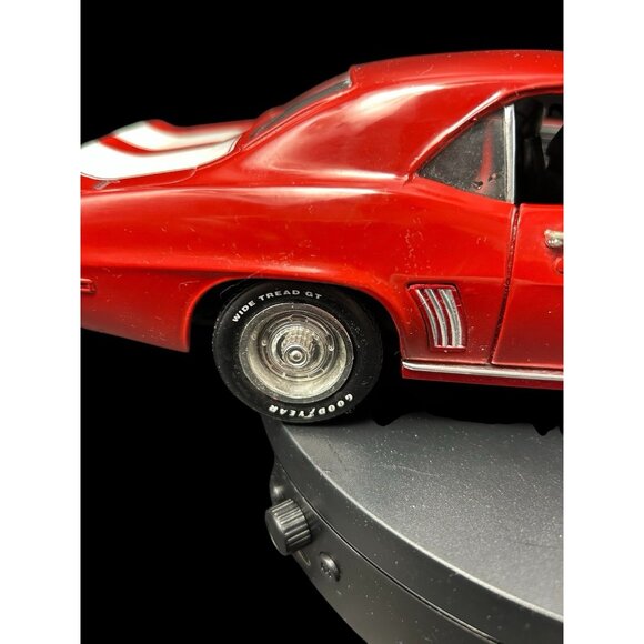 1969 Red & White Stripes Camaro Z/28 1993 ERTL American Muscle : 1/18 Diecast - Picture 10 of 14